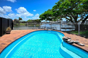Tranquil Tides - 4BR Buddina Waterfront Escape